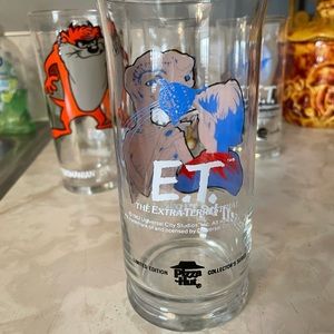 I’m selling vintage collector cartoon cups